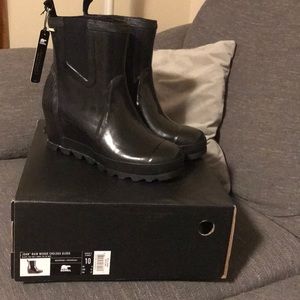 SOREL Rain Wedge Chelsea Gloss
